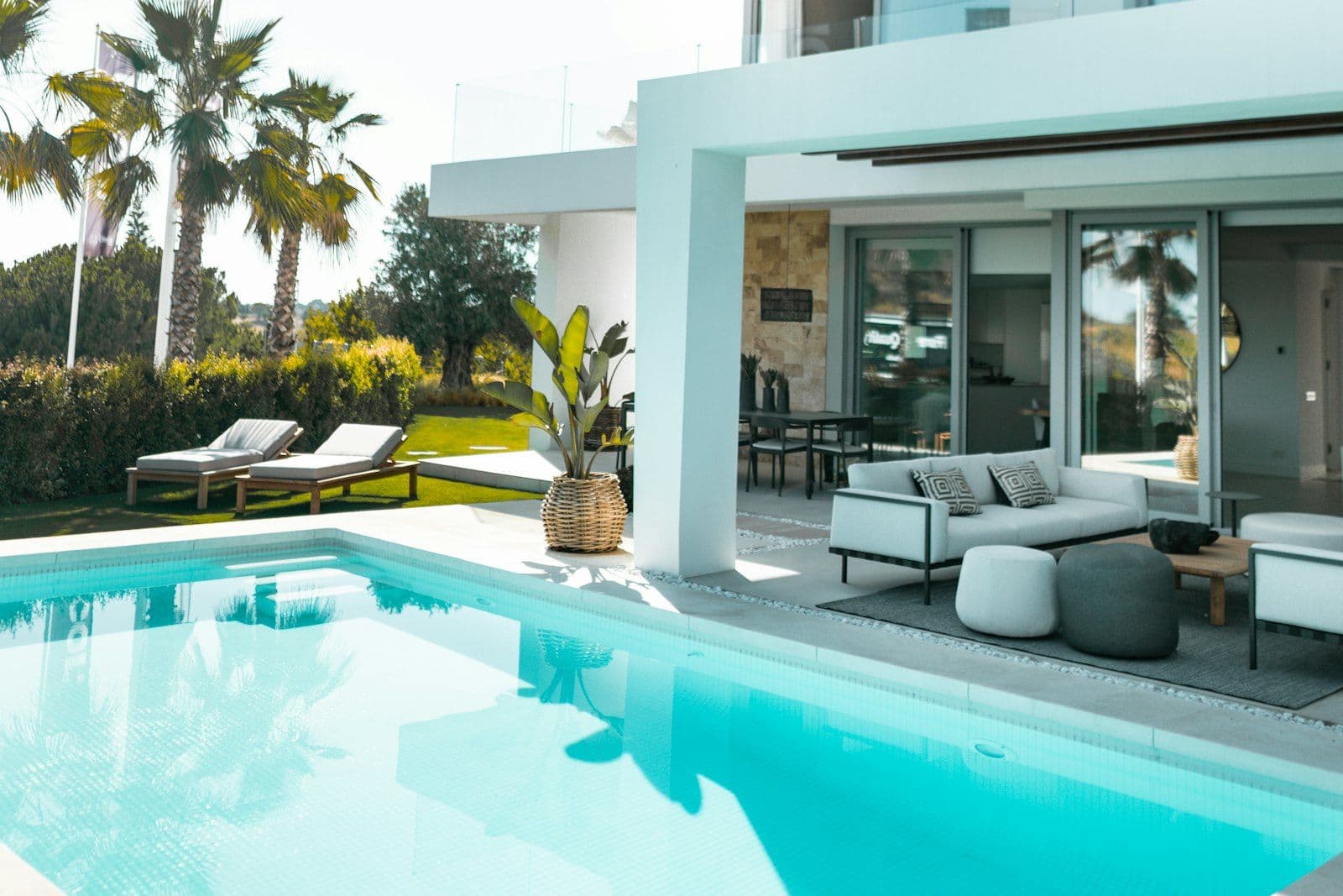The Aurora Villa, its pool and the outdoor lounge